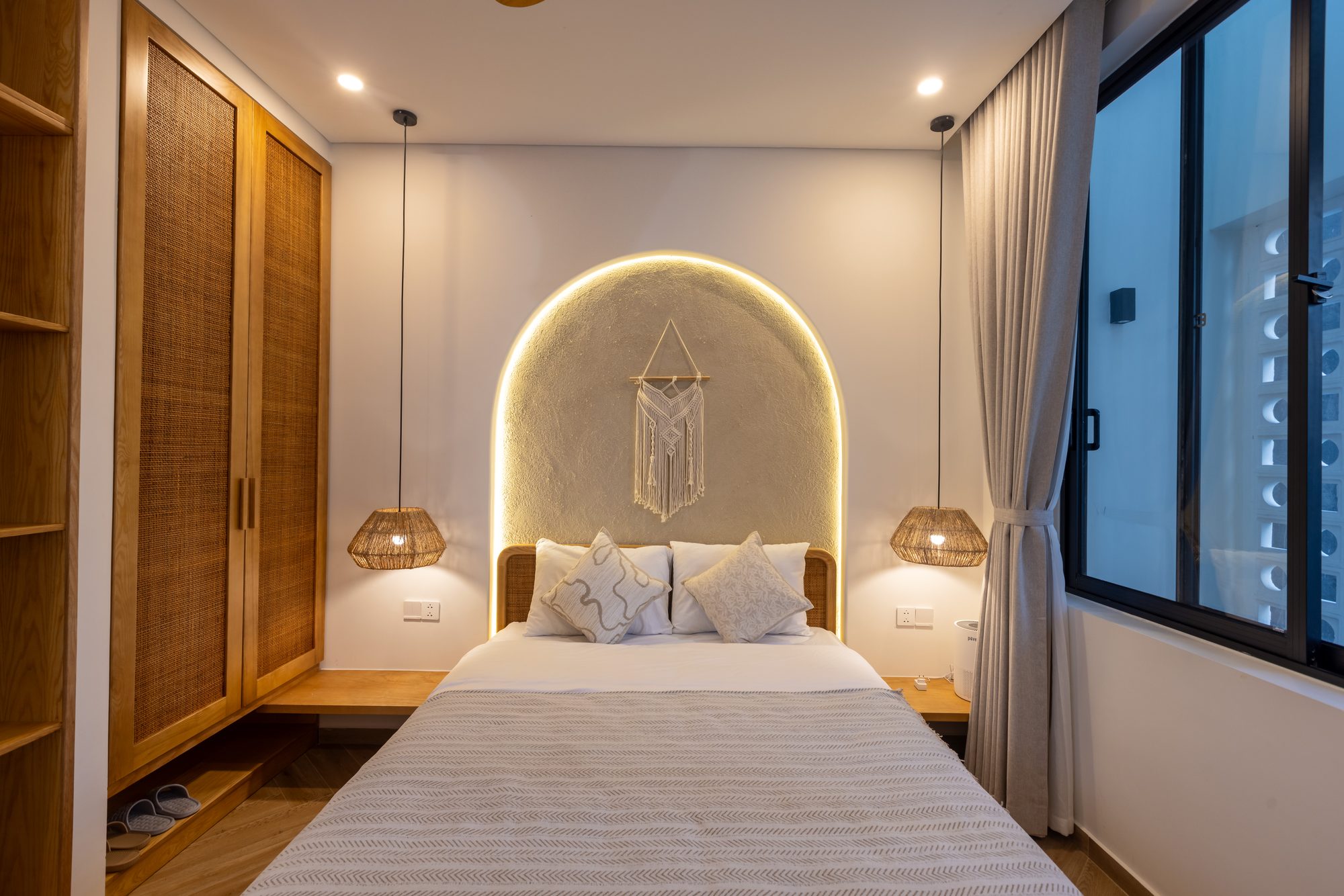 Small bedroom with arched headboard
