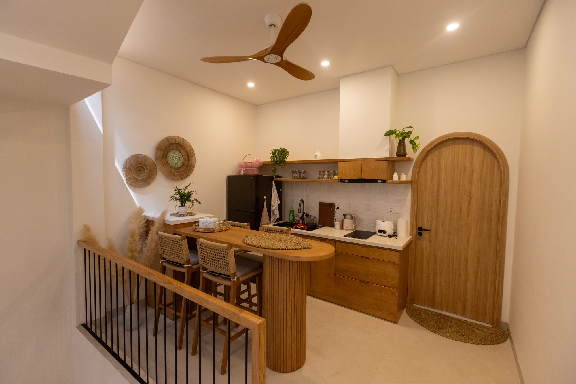 Small kitchen with bar