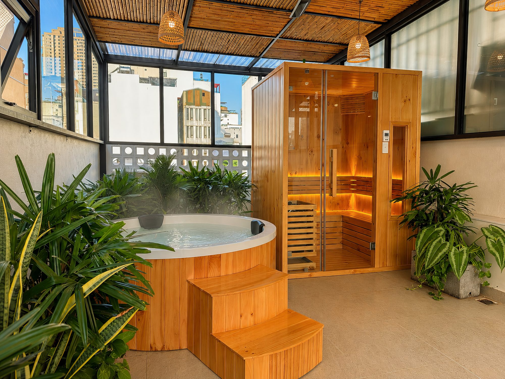 Sauna and jacuzzi
